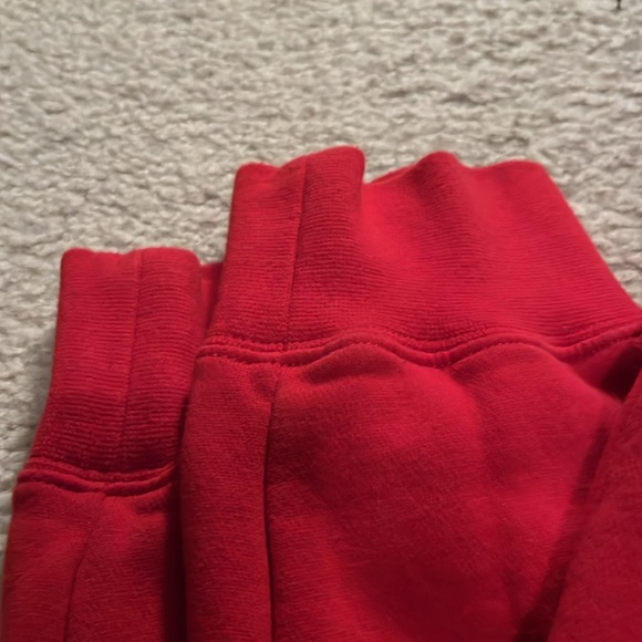 Like new red sweatpants - Picture 3 of 8